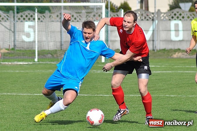 Zdjęcie w galerii na portalu naszraciborz.pl: Kapitan Tworkowa uratował remis w doliczonym czasie gry wiadomości z regionu