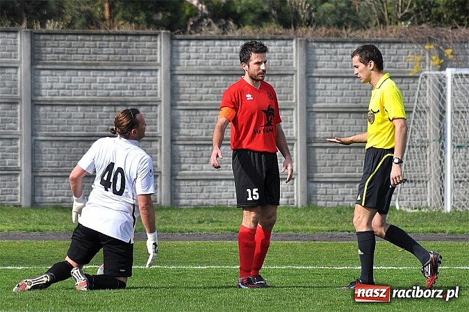 Zdjęcie w galerii na portalu naszraciborz.pl: Kapitan Tworkowa uratował remis w doliczonym czasie gry wiadomości z regionu