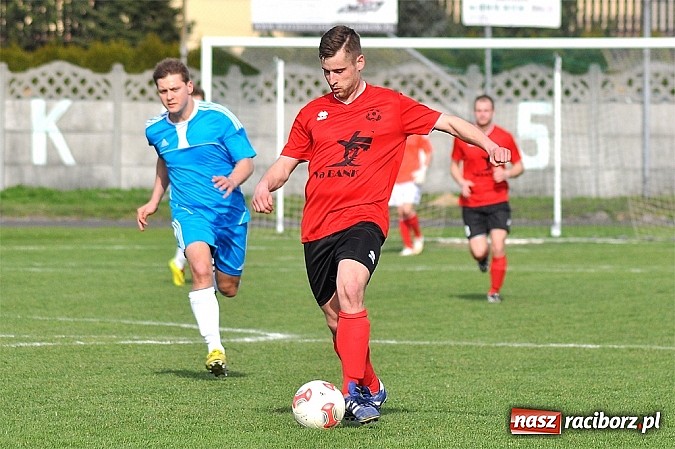 Zdjęcie w galerii na portalu naszraciborz.pl: Kapitan Tworkowa uratował remis w doliczonym czasie gry wiadomości z regionu