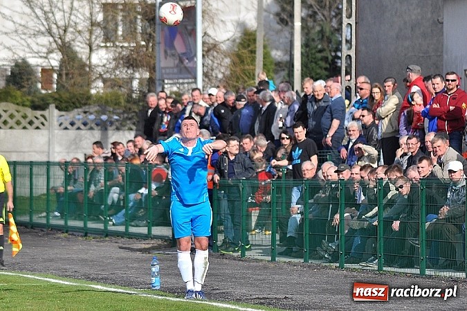 Zdjęcie w galerii na portalu naszraciborz.pl: Kapitan Tworkowa uratował remis w doliczonym czasie gry wiadomości z regionu