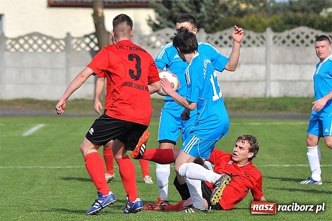 Zdjęcie w galerii na portalu naszraciborz.pl: Kapitan Tworkowa uratował remis w doliczonym czasie gry wiadomości z regionu