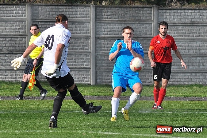 Zdjęcie w galerii na portalu naszraciborz.pl: Kapitan Tworkowa uratował remis w doliczonym czasie gry wiadomości z regionu