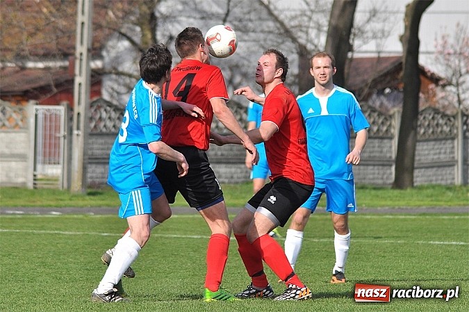 Zdjęcie w galerii na portalu naszraciborz.pl: Kapitan Tworkowa uratował remis w doliczonym czasie gry wiadomości z regionu