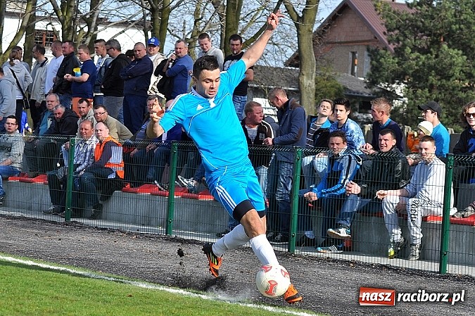Zdjęcie w galerii na portalu naszraciborz.pl: Kapitan Tworkowa uratował remis w doliczonym czasie gry wiadomości z regionu