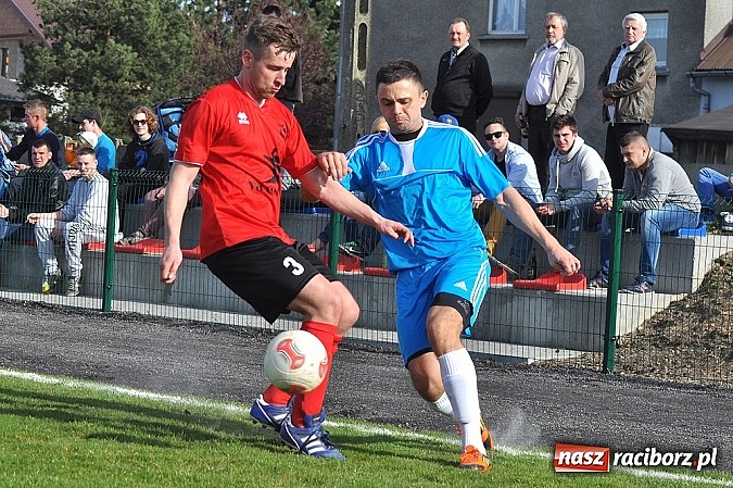 Zdjęcie w galerii na portalu naszraciborz.pl: Kapitan Tworkowa uratował remis w doliczonym czasie gry wiadomości z regionu