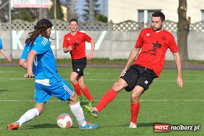 Zdjęcie w galerii na portalu naszraciborz.pl: Kapitan Tworkowa uratował remis w doliczonym czasie gry wiadomości z regionu