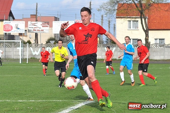 Zdjęcie w galerii na portalu naszraciborz.pl: Kapitan Tworkowa uratował remis w doliczonym czasie gry wiadomości z regionu