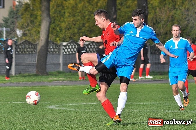 Zdjęcie w galerii na portalu naszraciborz.pl: Kapitan Tworkowa uratował remis w doliczonym czasie gry wiadomości z regionu