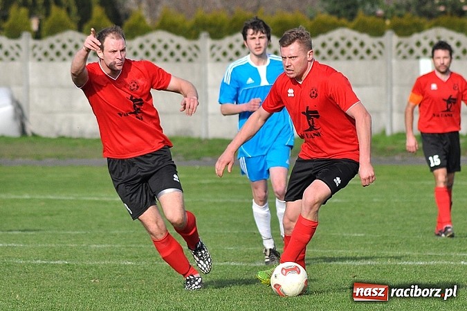 Zdjęcie w galerii na portalu naszraciborz.pl: Kapitan Tworkowa uratował remis w doliczonym czasie gry wiadomości z regionu