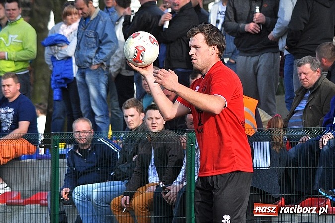 Zdjęcie w galerii na portalu naszraciborz.pl: Kapitan Tworkowa uratował remis w doliczonym czasie gry wiadomości z regionu