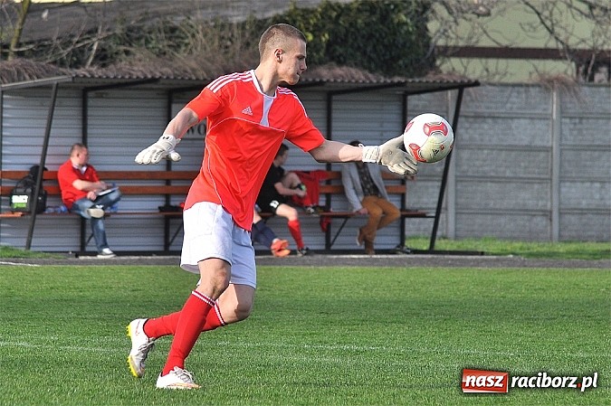 Zdjęcie w galerii na portalu naszraciborz.pl: Kapitan Tworkowa uratował remis w doliczonym czasie gry wiadomości z regionu