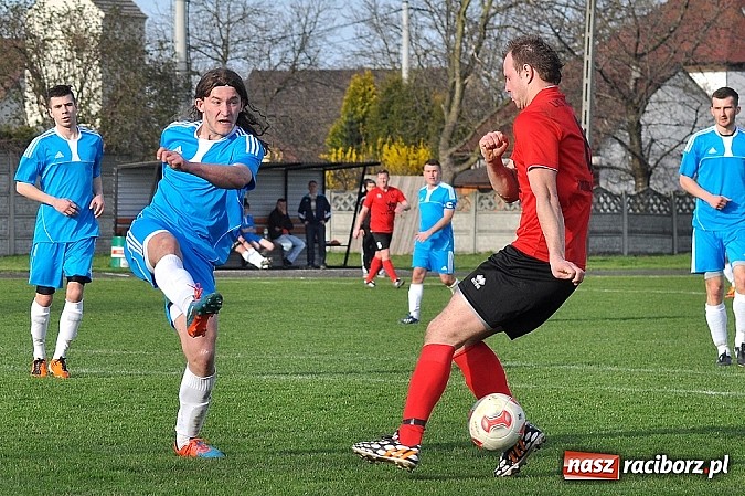 Zdjęcie w galerii na portalu naszraciborz.pl: Kapitan Tworkowa uratował remis w doliczonym czasie gry wiadomości z regionu