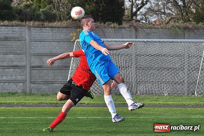 Zdjęcie w galerii na portalu naszraciborz.pl: Kapitan Tworkowa uratował remis w doliczonym czasie gry wiadomości z regionu