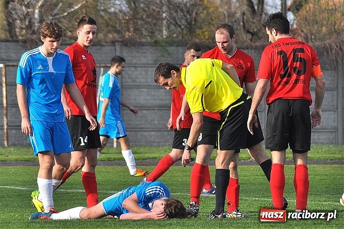 Zdjęcie w galerii na portalu naszraciborz.pl: Kapitan Tworkowa uratował remis w doliczonym czasie gry wiadomości z regionu