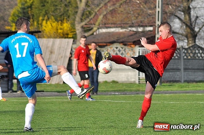 Zdjęcie w galerii na portalu naszraciborz.pl: Kapitan Tworkowa uratował remis w doliczonym czasie gry wiadomości z regionu