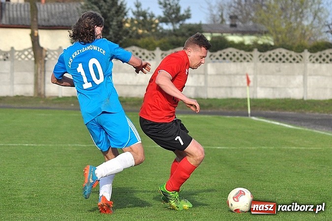 Zdjęcie w galerii na portalu naszraciborz.pl: Kapitan Tworkowa uratował remis w doliczonym czasie gry wiadomości z regionu