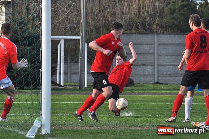 Zdjęcie w galerii na portalu naszraciborz.pl: Kapitan Tworkowa uratował remis w doliczonym czasie gry wiadomości z regionu