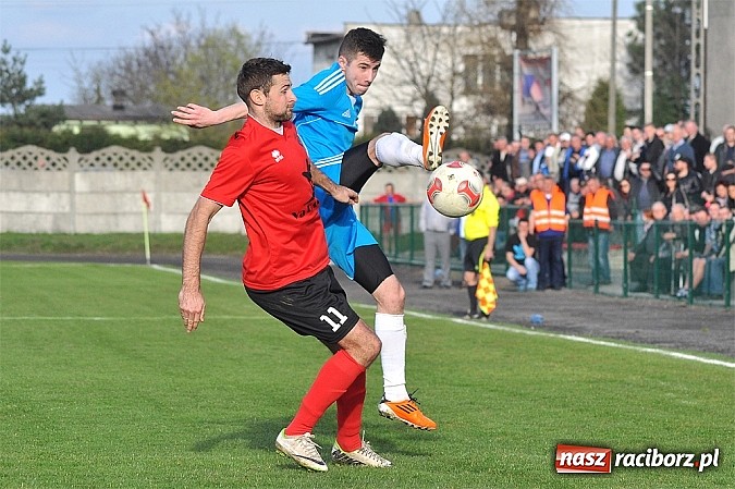 Zdjęcie w galerii na portalu naszraciborz.pl: Kapitan Tworkowa uratował remis w doliczonym czasie gry wiadomości z regionu