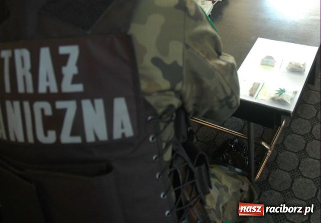 Zdjęcie w galerii na portalu naszraciborz.pl: Pogranicznicy złapali dealerów wiadomości z regionu