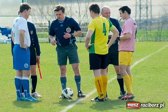 Zdjęcie w galerii na portalu naszraciborz.pl: Derby Raciborza: Wymęczone zwycięstwo Brzezia wiadomości z regionu