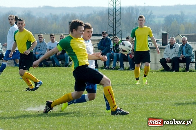 Zdjęcie w galerii na portalu naszraciborz.pl: Derby Raciborza: Wymęczone zwycięstwo Brzezia wiadomości z regionu