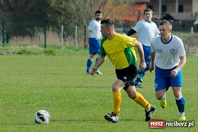 Zdjęcie w galerii na portalu naszraciborz.pl: Derby Raciborza: Wymęczone zwycięstwo Brzezia wiadomości z regionu