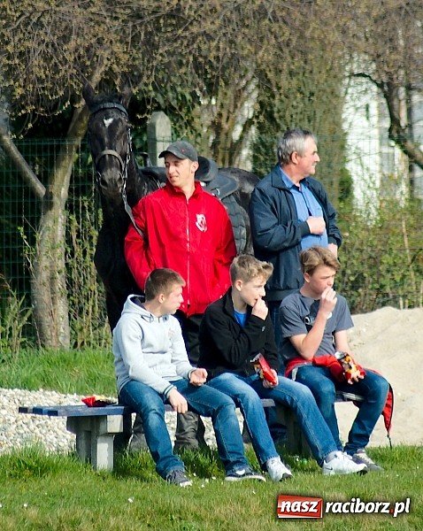 Zdjęcie w galerii na portalu naszraciborz.pl: Derby Raciborza: Wymęczone zwycięstwo Brzezia wiadomości z regionu