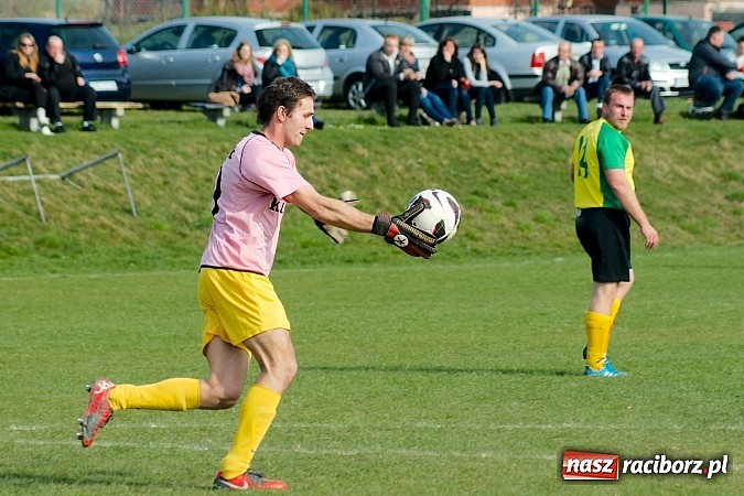 Zdjęcie w galerii na portalu naszraciborz.pl: Derby Raciborza: Wymęczone zwycięstwo Brzezia wiadomości z regionu