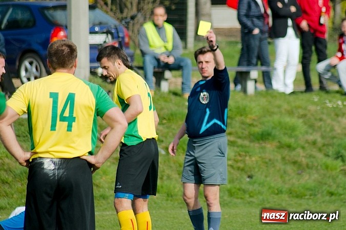 Zdjęcie w galerii na portalu naszraciborz.pl: Derby Raciborza: Wymęczone zwycięstwo Brzezia wiadomości z regionu