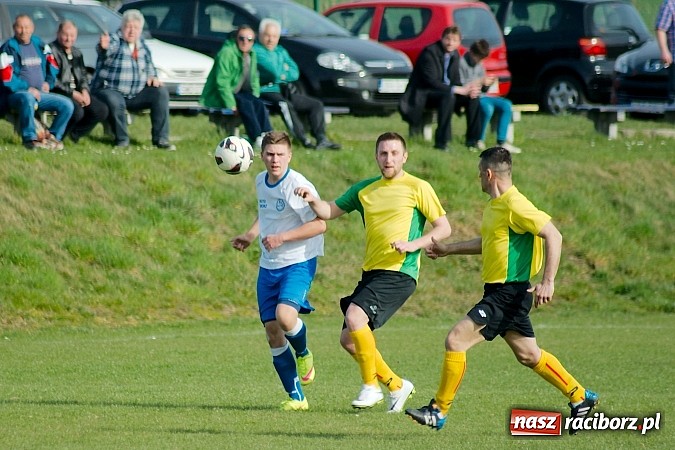 Zdjęcie w galerii na portalu naszraciborz.pl: Derby Raciborza: Wymęczone zwycięstwo Brzezia wiadomości z regionu