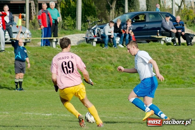 Zdjęcie w galerii na portalu naszraciborz.pl: Derby Raciborza: Wymęczone zwycięstwo Brzezia wiadomości z regionu