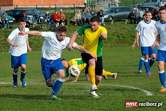 Zdjęcie w galerii na portalu naszraciborz.pl: Derby Raciborza: Wymęczone zwycięstwo Brzezia wiadomości z regionu