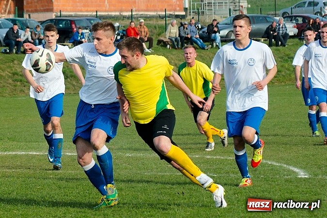 Zdjęcie w galerii na portalu naszraciborz.pl: Derby Raciborza: Wymęczone zwycięstwo Brzezia wiadomości z regionu