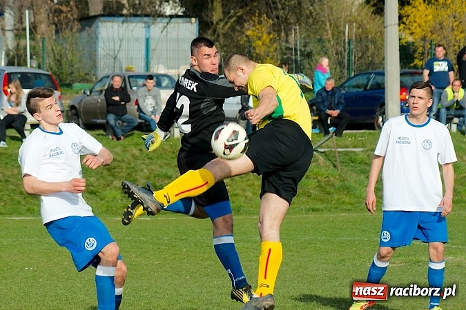 Zdjęcie w galerii na portalu naszraciborz.pl: Derby Raciborza: Wymęczone zwycięstwo Brzezia wiadomości z regionu