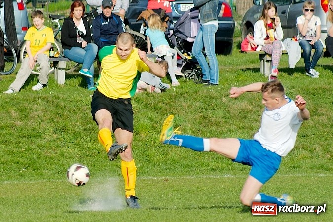 Zdjęcie w galerii na portalu naszraciborz.pl: Derby Raciborza: Wymęczone zwycięstwo Brzezia wiadomości z regionu