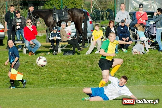 Zdjęcie w galerii na portalu naszraciborz.pl: Derby Raciborza: Wymęczone zwycięstwo Brzezia wiadomości z regionu