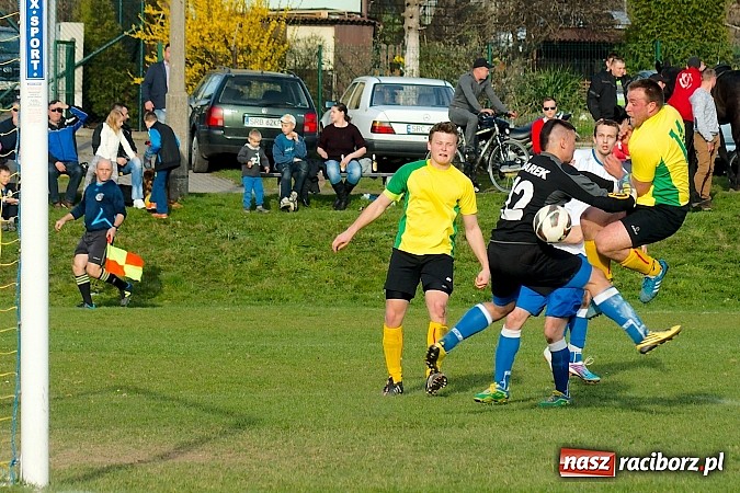 Zdjęcie w galerii na portalu naszraciborz.pl: Derby Raciborza: Wymęczone zwycięstwo Brzezia wiadomości z regionu