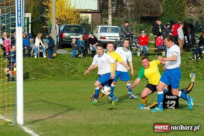 Zdjęcie w galerii na portalu naszraciborz.pl: Derby Raciborza: Wymęczone zwycięstwo Brzezia wiadomości z regionu