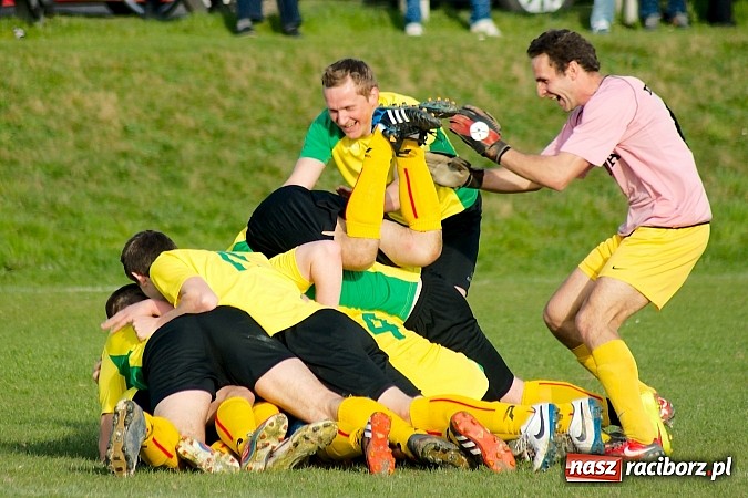 Zdjęcie w galerii na portalu naszraciborz.pl: Derby Raciborza: Wymęczone zwycięstwo Brzezia wiadomości z regionu
