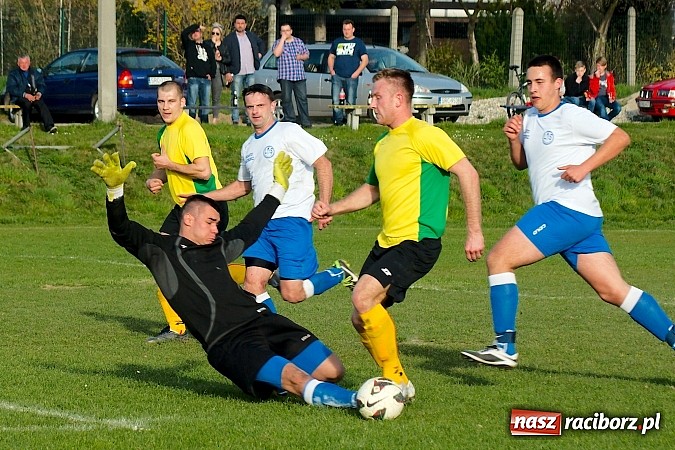 Zdjęcie w galerii na portalu naszraciborz.pl: Derby Raciborza: Wymęczone zwycięstwo Brzezia wiadomości z regionu