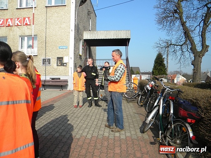 Zdjęcie w galerii na portalu naszraciborz.pl: W Rudzie Kozielskiej mieszkańcy sami porządkują wieś wiadomości z regionu