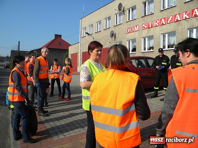 Zdjęcie w galerii na portalu naszraciborz.pl: W Rudzie Kozielskiej mieszkańcy sami porządkują wieś wiadomości z regionu