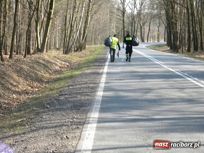 Zdjęcie w galerii na portalu naszraciborz.pl: W Rudzie Kozielskiej mieszkańcy sami porządkują wieś wiadomości z regionu