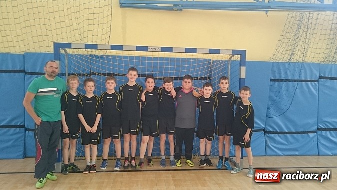 Zdjęcie w galerii na portalu naszraciborz.pl: Rejonowy finał mini piłki ręcznej chłopców wiadomości z regionu