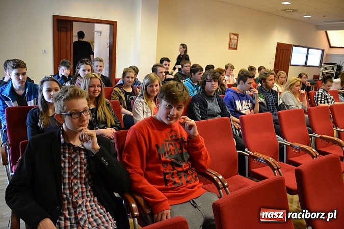 Zdjęcie w galerii na portalu naszraciborz.pl: 6. Przegląd Filmowy Echa Katynia, czyli spotkanie z historią na zamku wiadomości z regionu