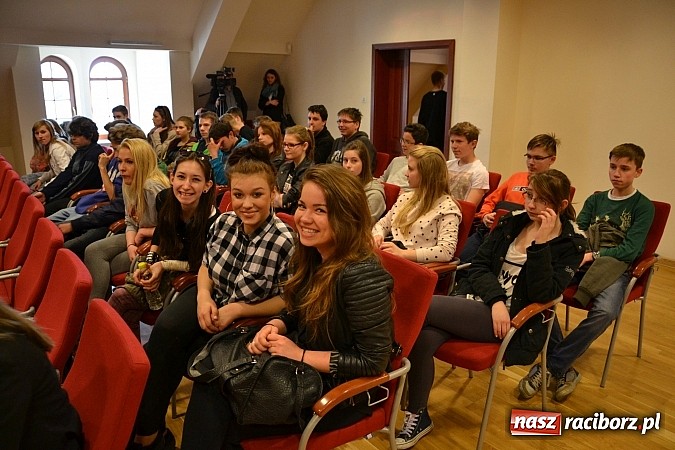 Zdjęcie w galerii na portalu naszraciborz.pl: 6. Przegląd Filmowy Echa Katynia, czyli spotkanie z historią na zamku wiadomości z regionu