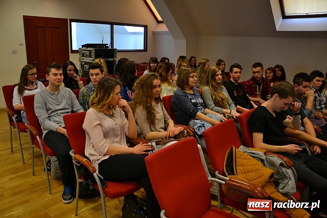 Zdjęcie w galerii na portalu naszraciborz.pl: 6. Przegląd Filmowy Echa Katynia, czyli spotkanie z historią na zamku wiadomości z regionu