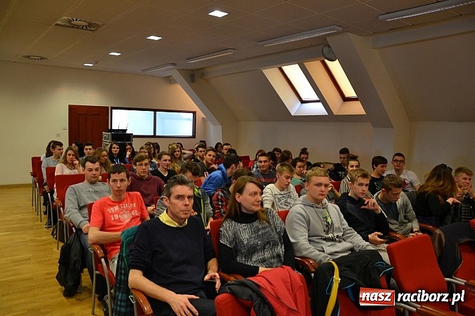 Zdjęcie w galerii na portalu naszraciborz.pl: 6. Przegląd Filmowy Echa Katynia, czyli spotkanie z historią na zamku wiadomości z regionu