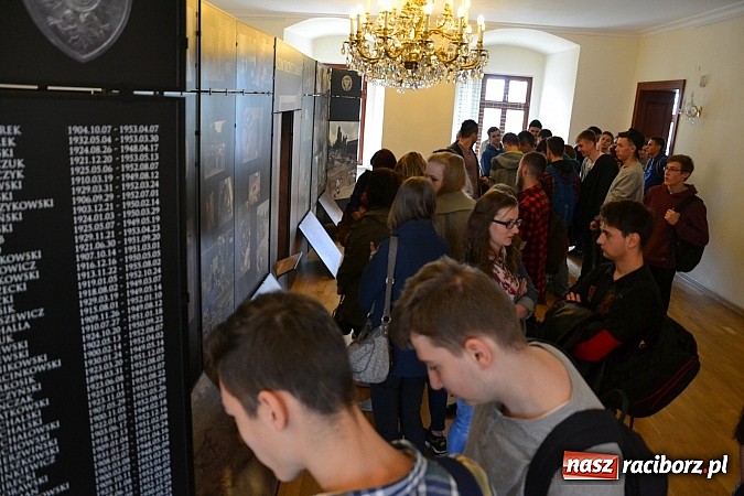 Zdjęcie w galerii na portalu naszraciborz.pl: 6. Przegląd Filmowy Echa Katynia, czyli spotkanie z historią na zamku wiadomości z regionu