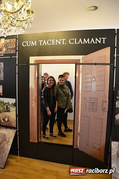 Zdjęcie w galerii na portalu naszraciborz.pl: 6. Przegląd Filmowy Echa Katynia, czyli spotkanie z historią na zamku wiadomości z regionu